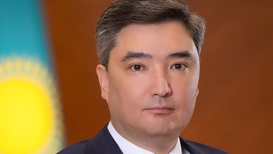 Премьер-министр поручил жестко реагировать на фейки вокруг проекта новой Конституции