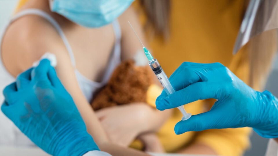 Госпитализация только с прививкой: в Казахстане ужесточают меры из-за вспышки кори
