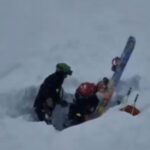 Кадры спасения сноубордиста