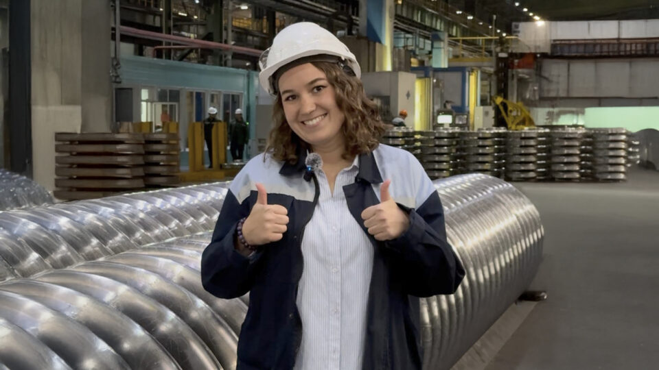 На равных с металлом: история женщины-инженера на производстве железнодорожных колес