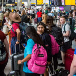 Люди в аэропорту