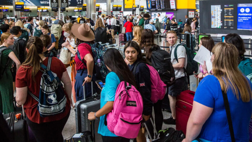 Авиакомпании готовы вывезти казахстанцев из стран Ближнего Востока