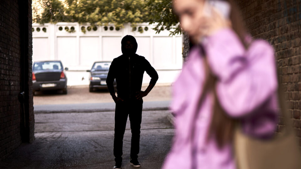 Более 50 дел по сталкингу направили в суд — МВД РК