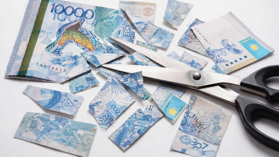Разрезанная купюра 10 000 тенге