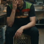 ИИ изображение: Работник уставший сидит