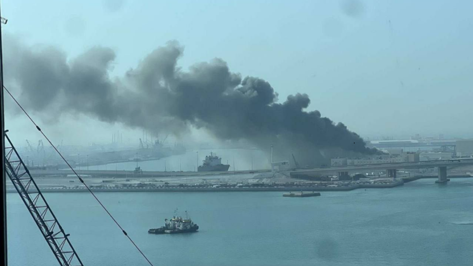 Дубай и Абу-Даби под ракетным ударом: атаки затронули аэропорты и Burj Al Arab